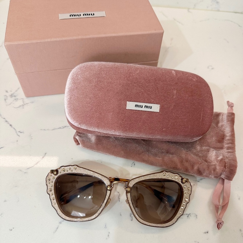 Miu Miu 04Q sunglass